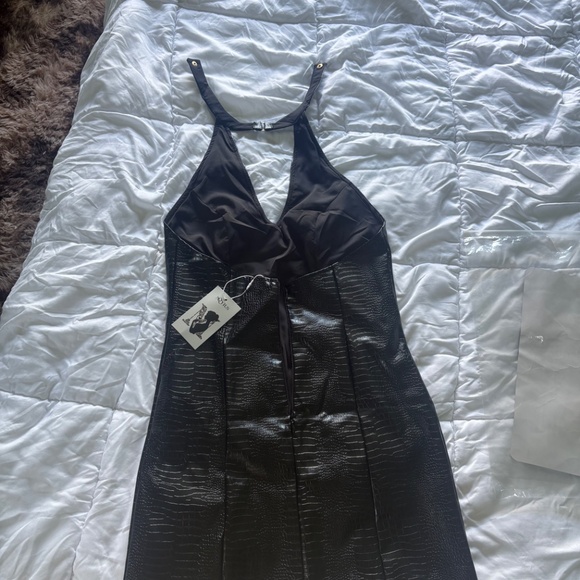 Chic Croc-Effect Faux Leather Halter Mini Dress - Picture 3 of 5